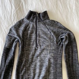 Lululemon quarter zip pullover with thumb holes